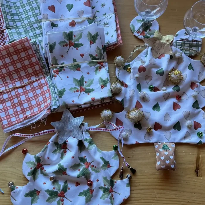 Kit de 4 à 6 tissus. Spécial Petits Projets! 100% coton. Collection Noël Classique