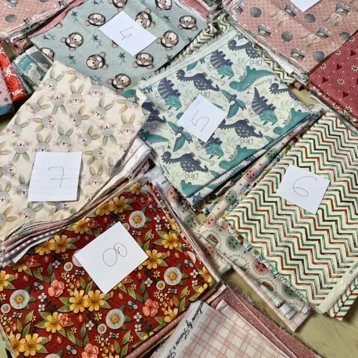 VIDE ATELIER! Lots d'environ 460 grammes de coupons de tissus. LIVRAISON GRATUITE EN FRANCE METROPOLITAINE